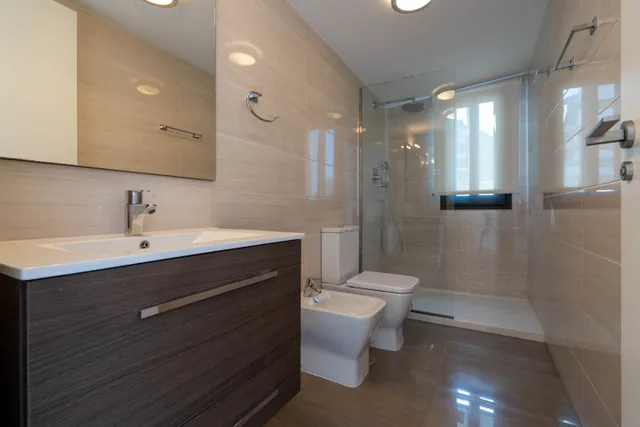 Большая современная вилла  в Алтее Хиллс — photo 37