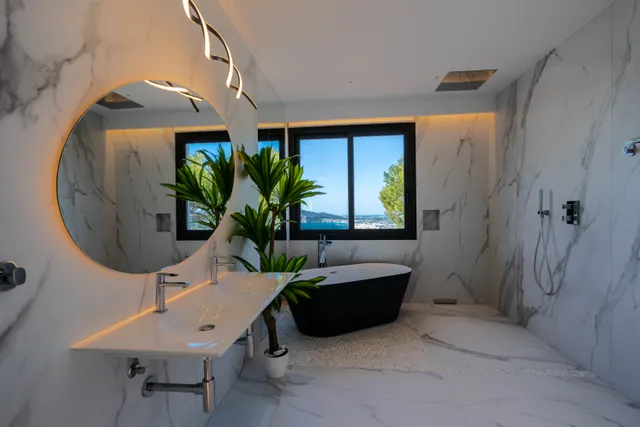 Большая современная вилла  в Алтее Хиллс — photo 21