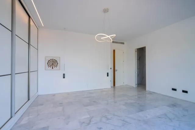 Большая современная вилла  в Алтее Хиллс — photo 19