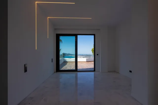 Большая современная вилла  в Алтее Хиллс — photo 24