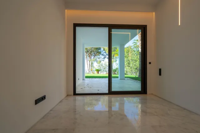 Большая современная вилла  в Алтее Хиллс — photo 30