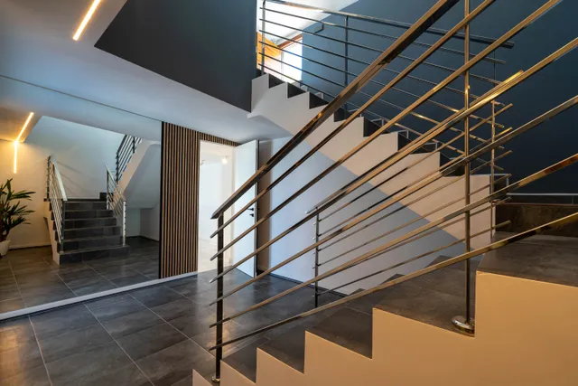 Большая современная вилла  в Алтее Хиллс — photo 16