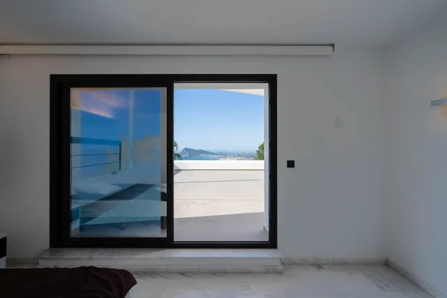 Большая современная вилла  в Алтее Хиллс — photo 34