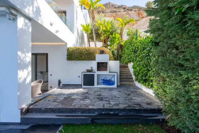 Большая современная вилла  в Алтее Хиллс — photo 38