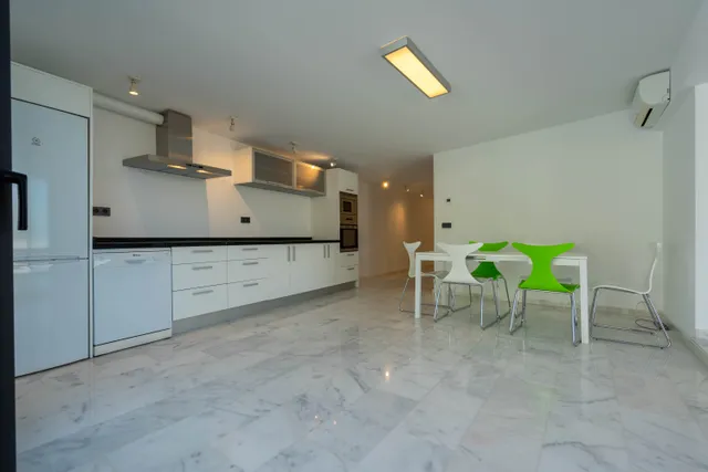 Большая современная вилла  в Алтее Хиллс — photo 32