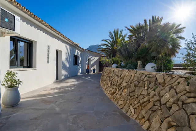 Fantastic villa with total privacy and panoramic views in Benissa — photo 39