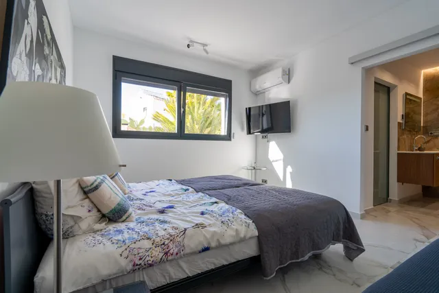 Fantastic villa with total privacy and panoramic views in Benissa — photo 19