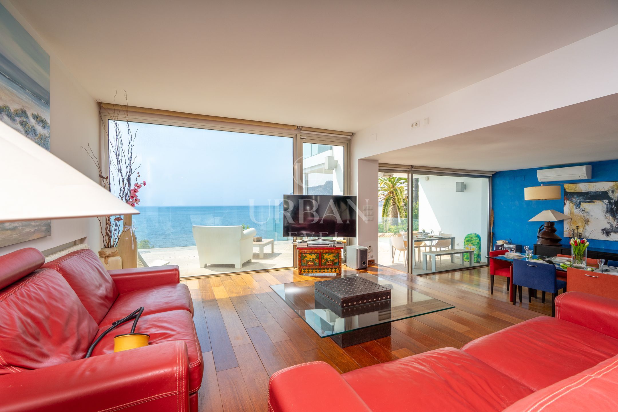 Terraced house on the beachfront in La Fustera