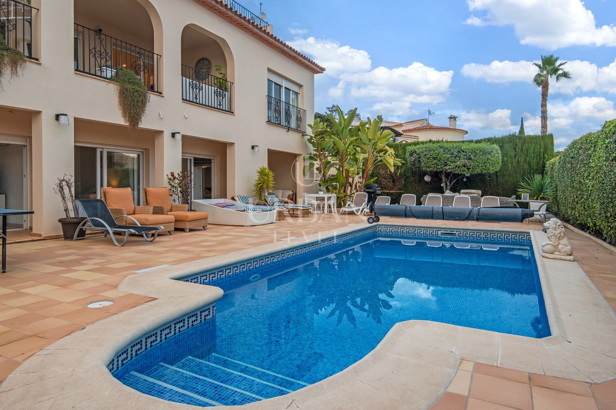 Spacious Detached House with Sea and Mountain Views