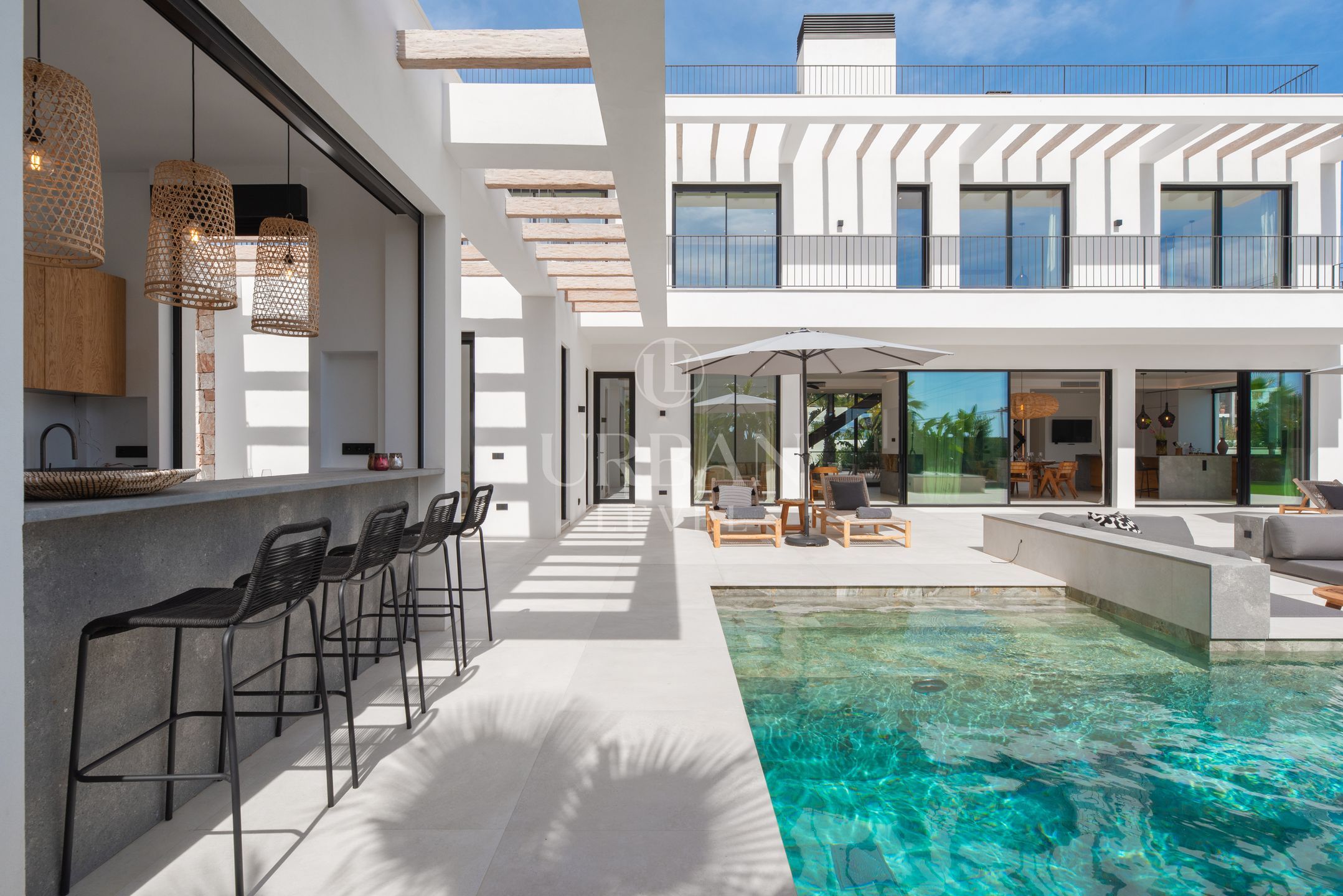 Modern Villa with Sea and Mountain Views