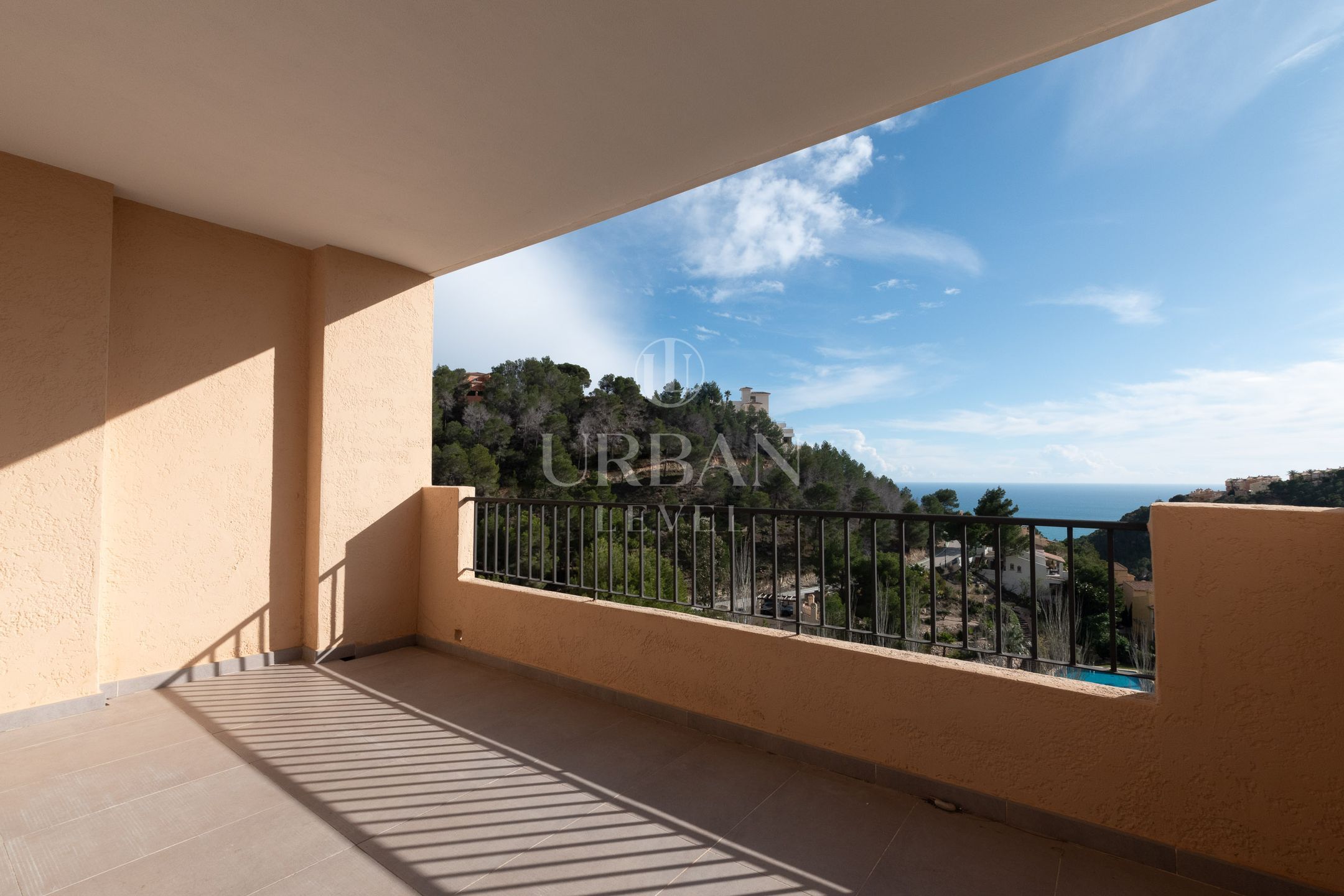 Modern Flat with Panoramic Sea and Mountain Views