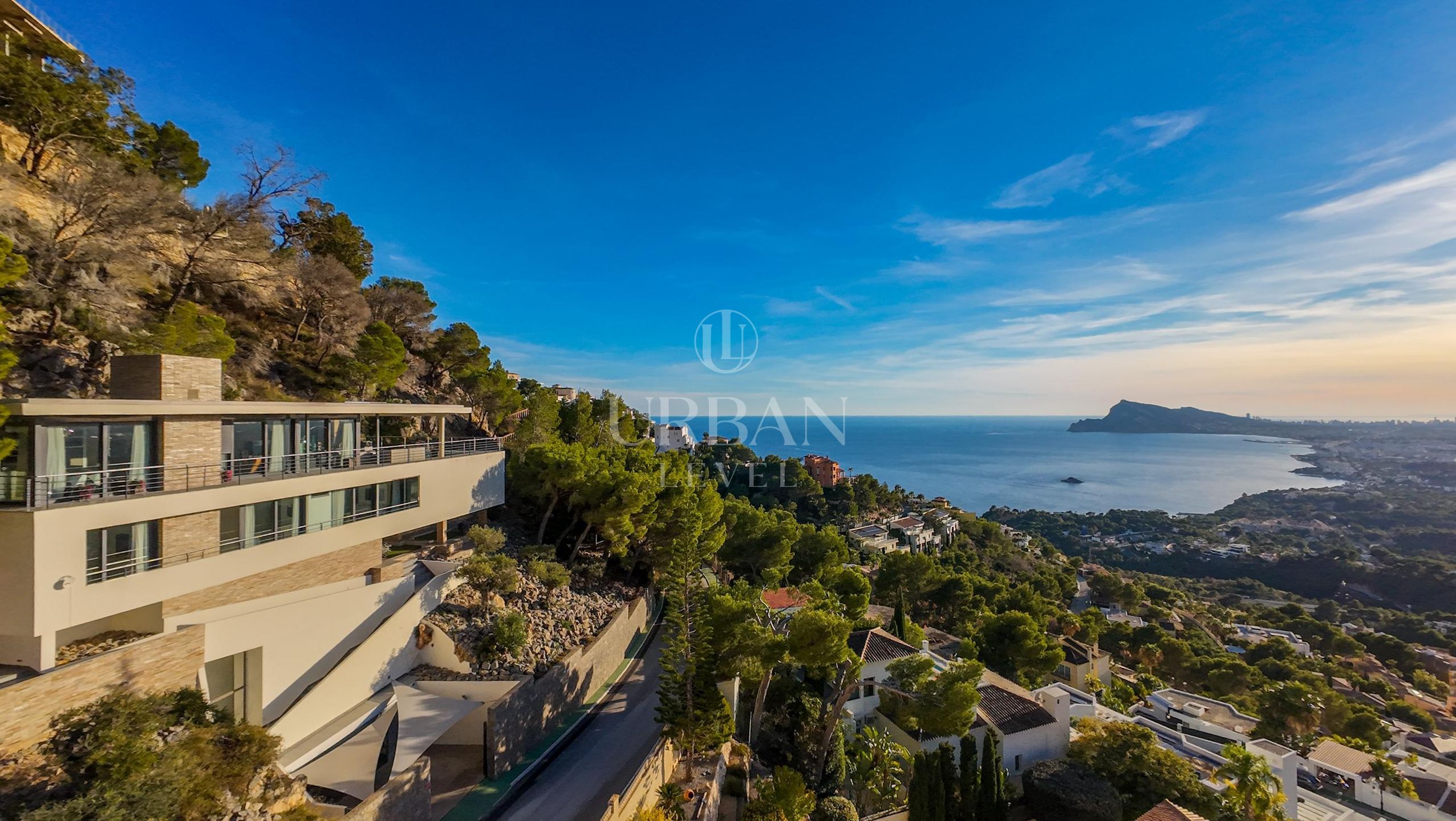 Modern Villa with Sea and Mountain Views in Altea