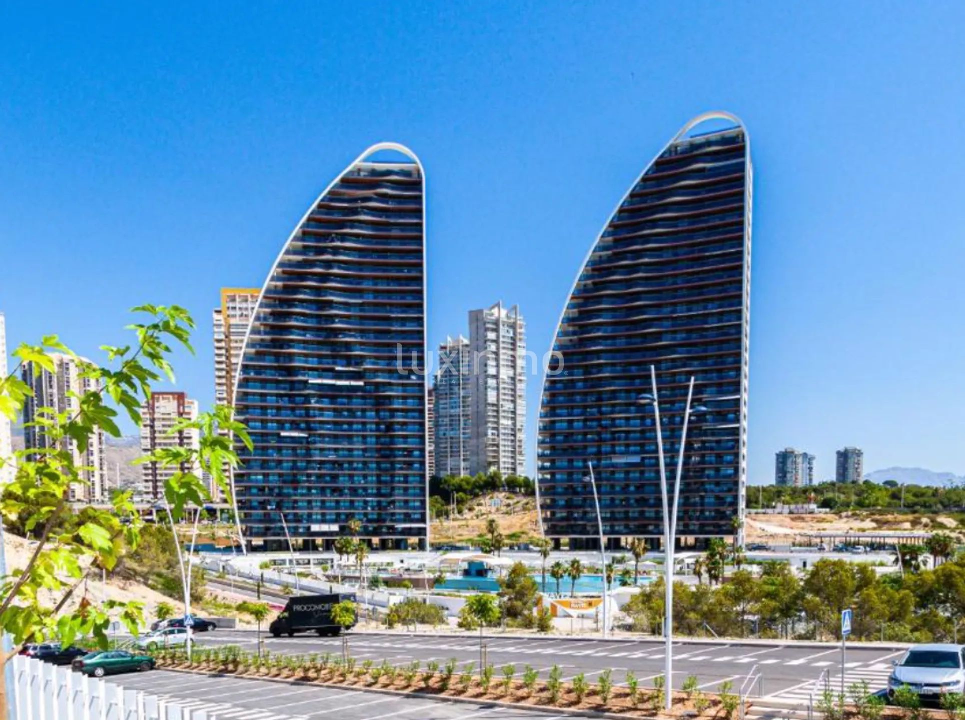 Oszałamiający nowoczesny apartament na sprzedaż w Playa de Poniente — photo 1