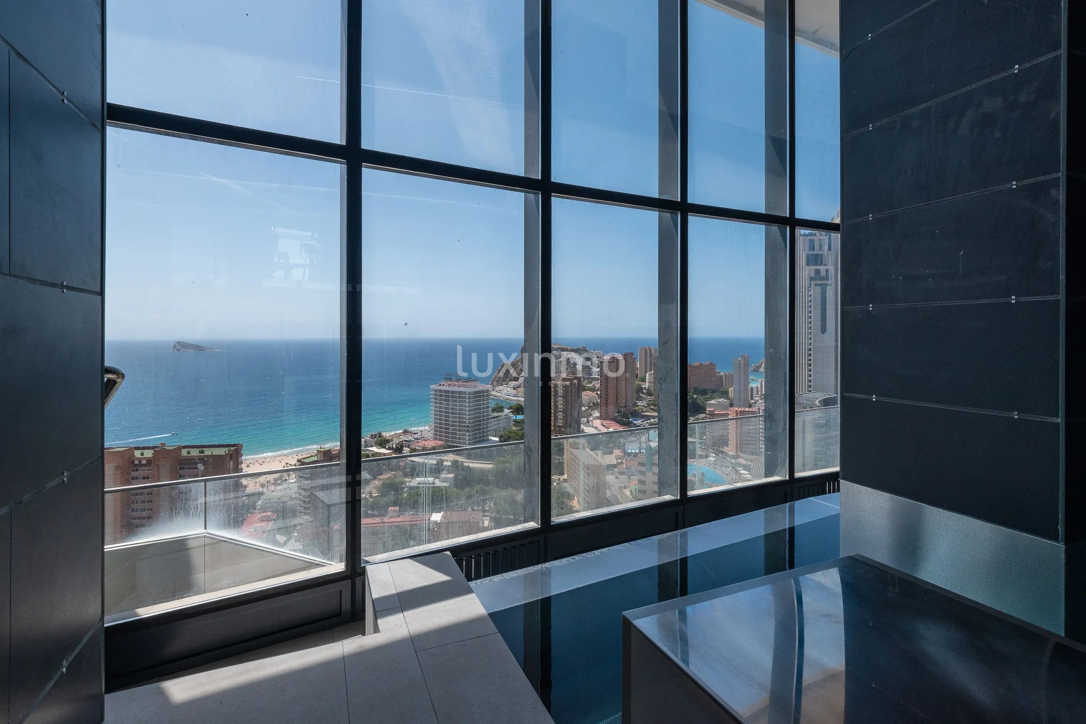 Flat with sea views for sale in Benidorm Beach — photo 40