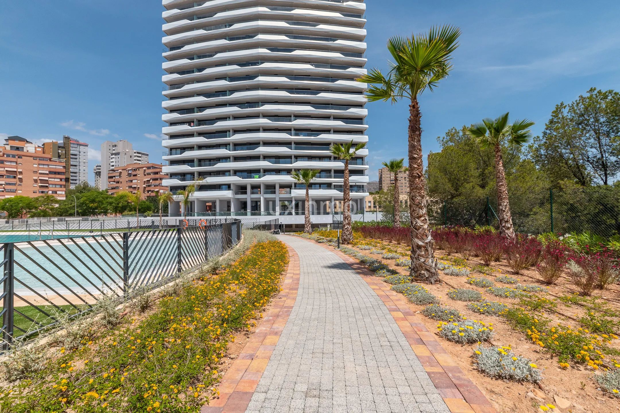 Flat with sea views for sale in Benidorm Beach — photo 19