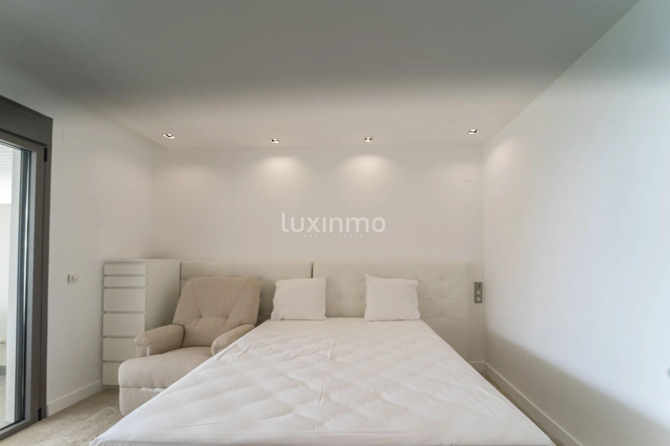 Apartamento  en primera línea de playa en alquiler con vistas al mar — photo 21