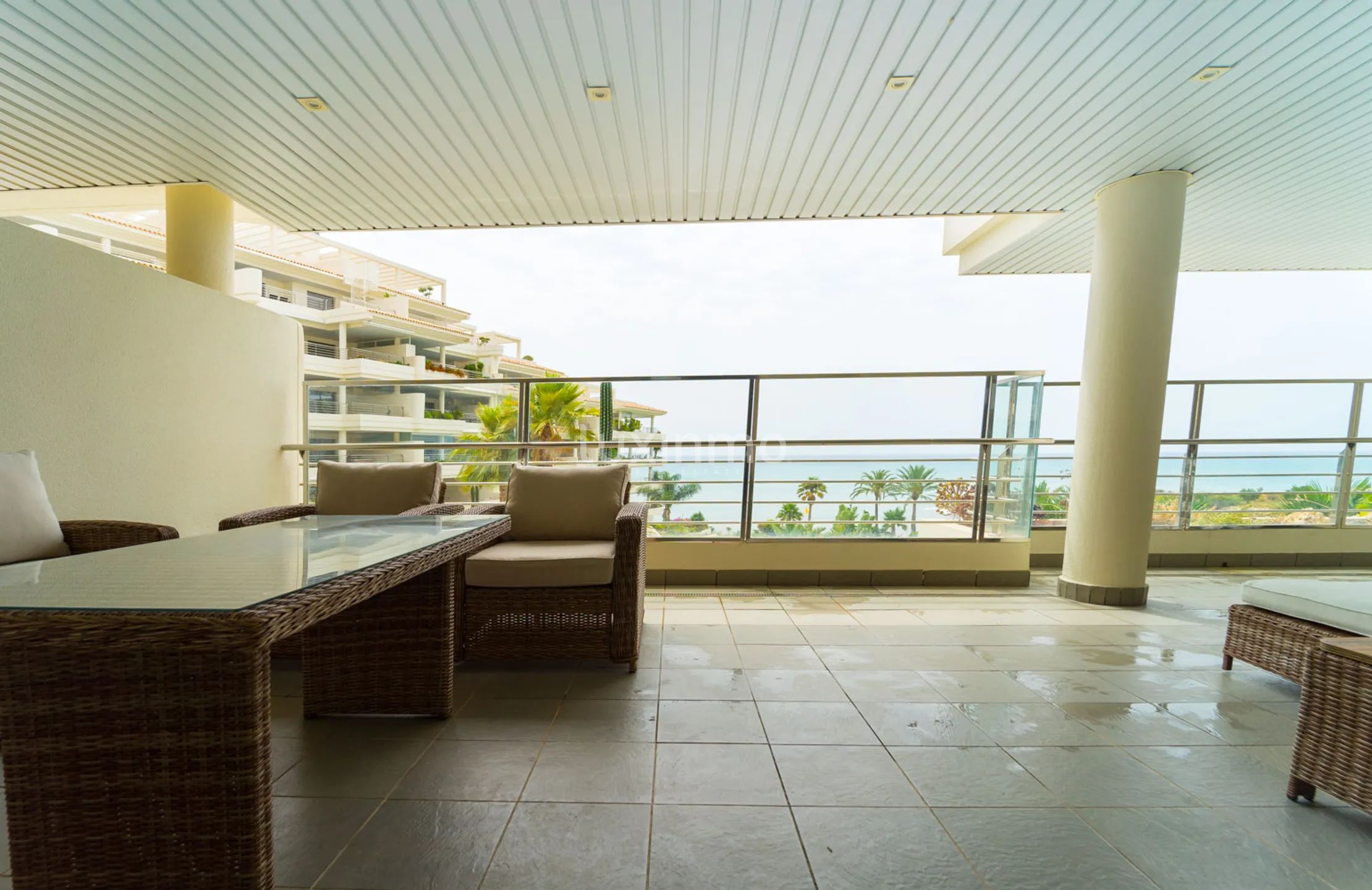 Apartamento  en primera línea de playa en alquiler con vistas al mar — photo 12