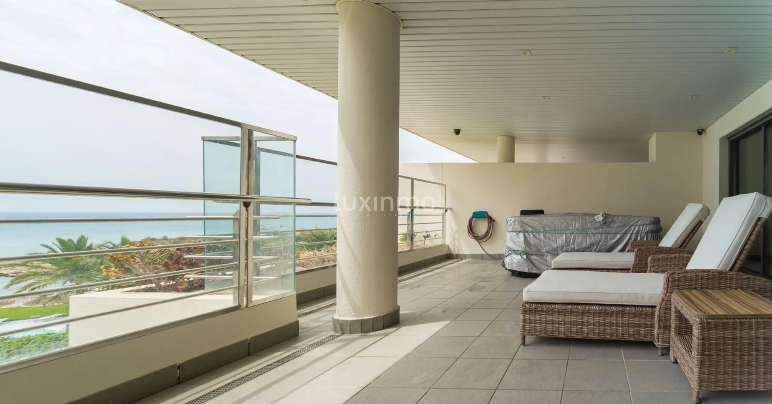 Apartamento  en primera línea de playa en alquiler con vistas al mar — photo 11