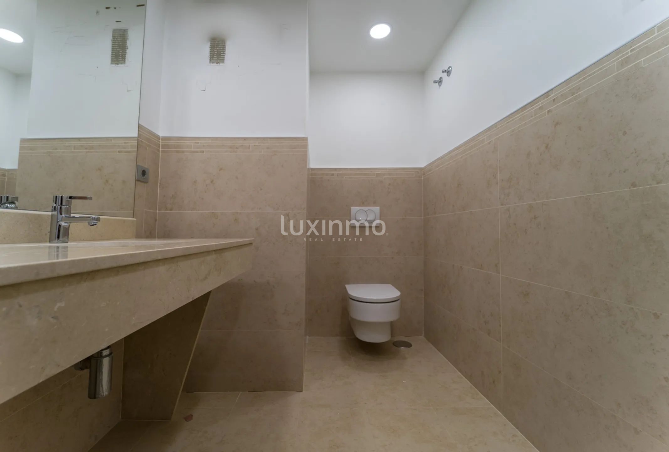 Apartamento  en primera línea de playa en alquiler con vistas al mar — photo 17