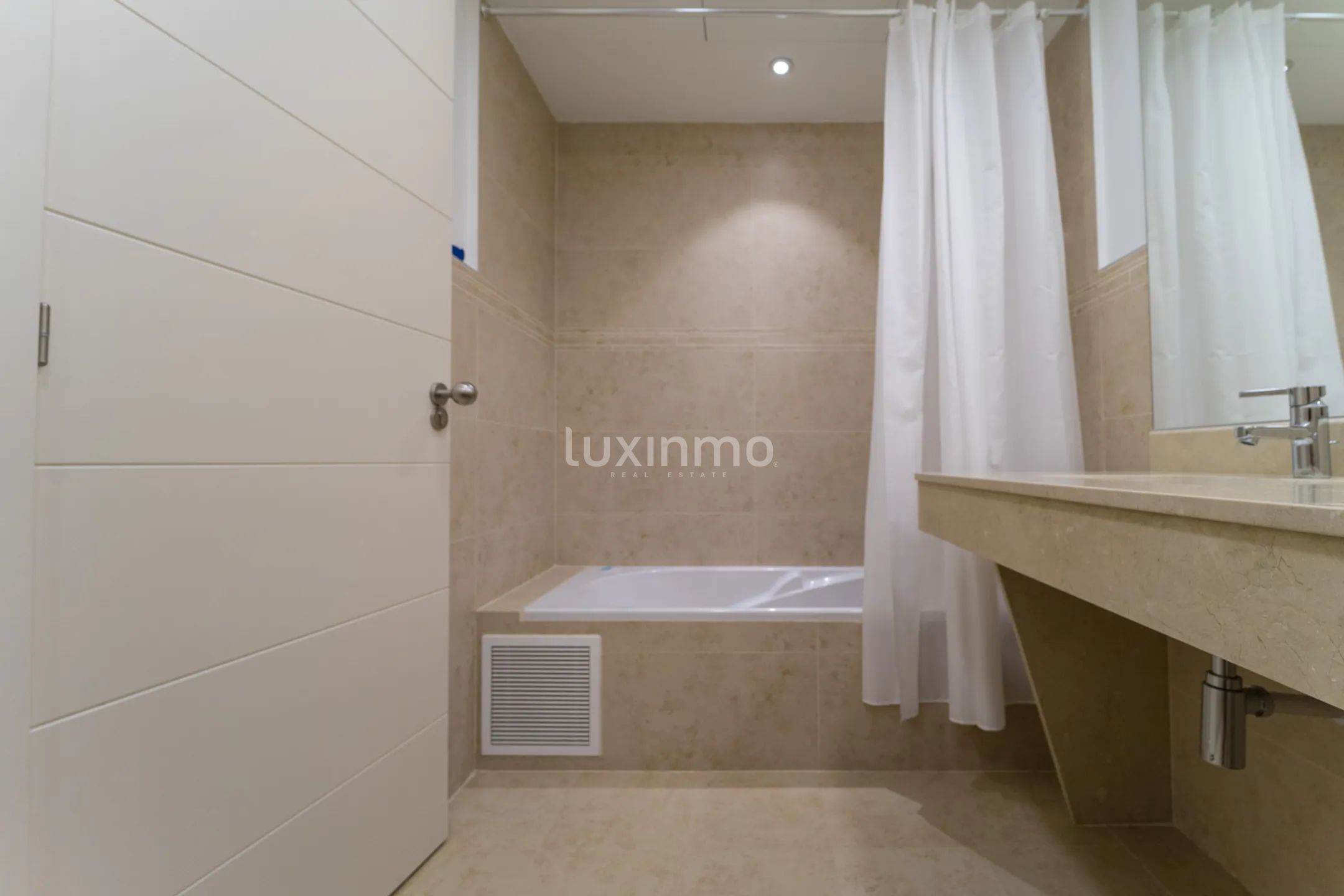 Apartamento  en primera línea de playa en alquiler con vistas al mar — photo 18