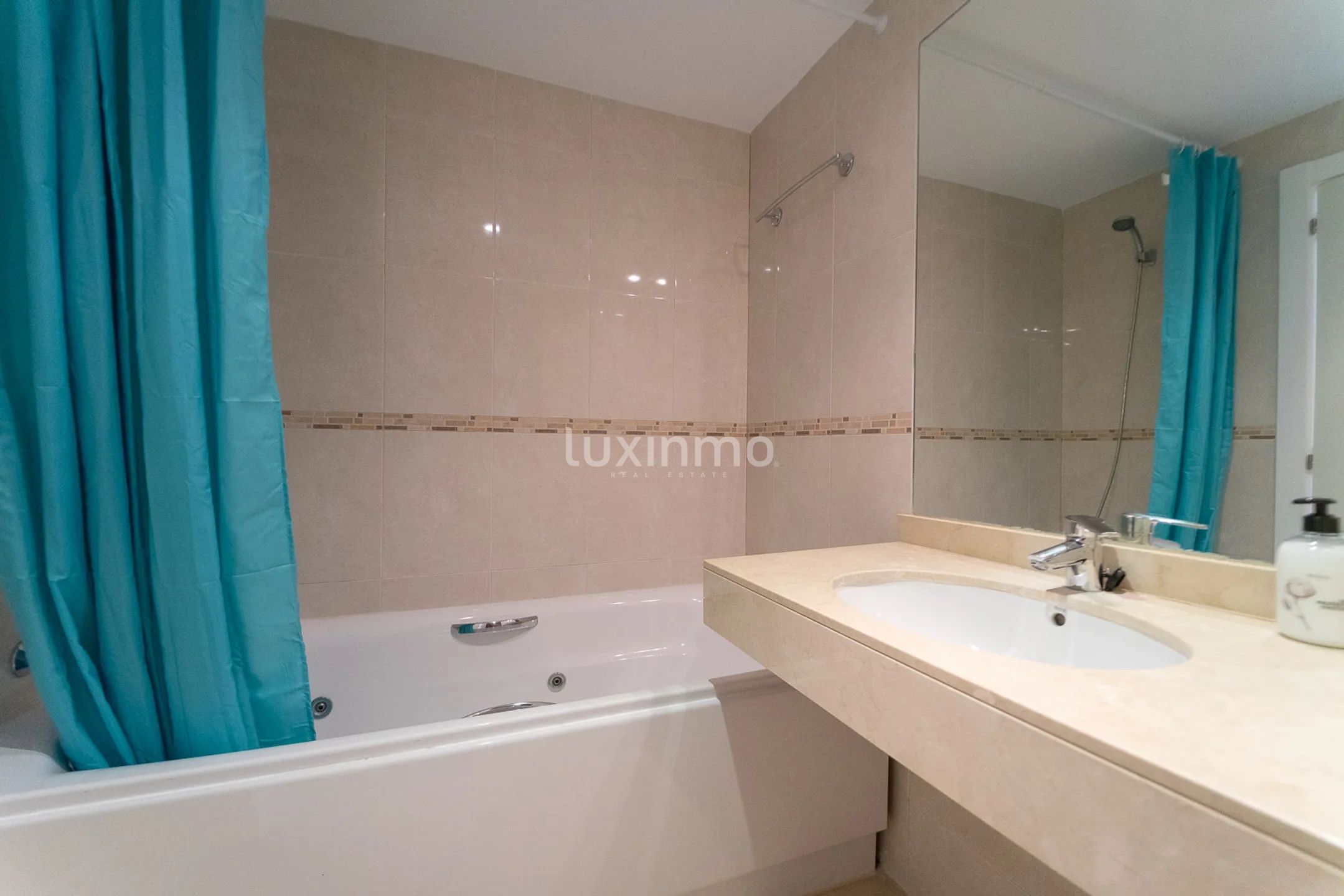 Apartment on the second line of the beach in Mascarat — photo 24