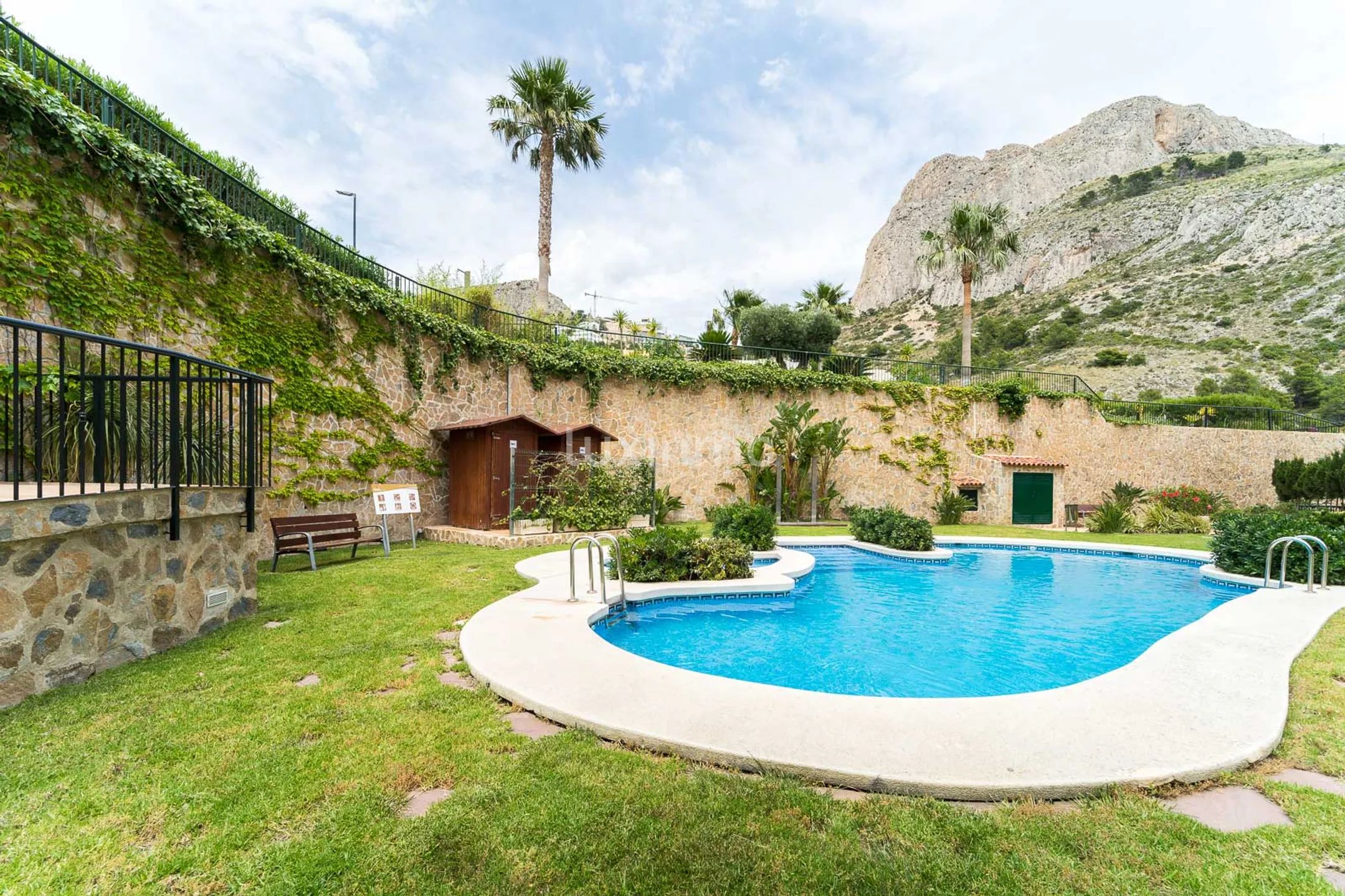 Apartment on the second line of the beach in Mascarat — photo 1