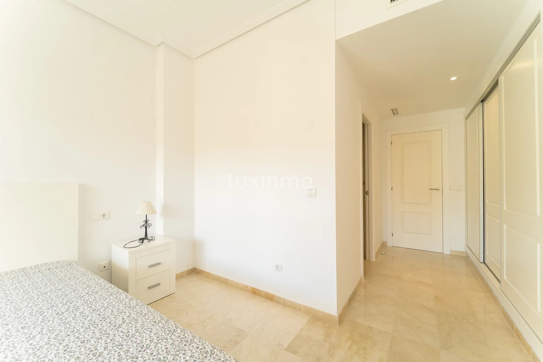 Apartment on the second line of the beach in Mascarat — photo 19