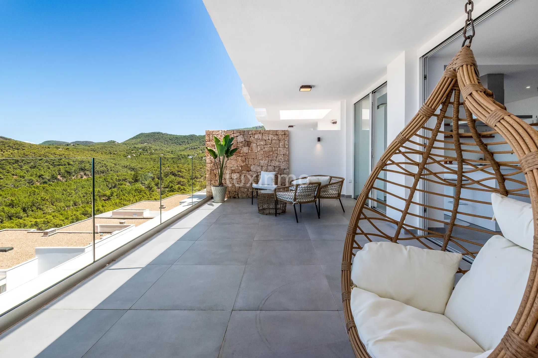 Modern penthouse met uitzicht op zee in Ibiza — photo 15
