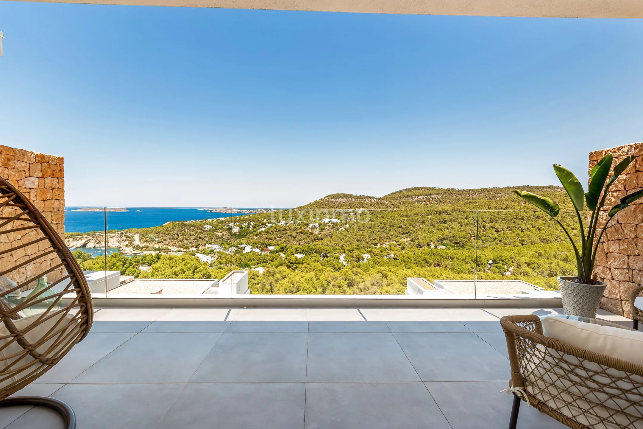 Modern penthouse met uitzicht op zee in Ibiza — photo 4