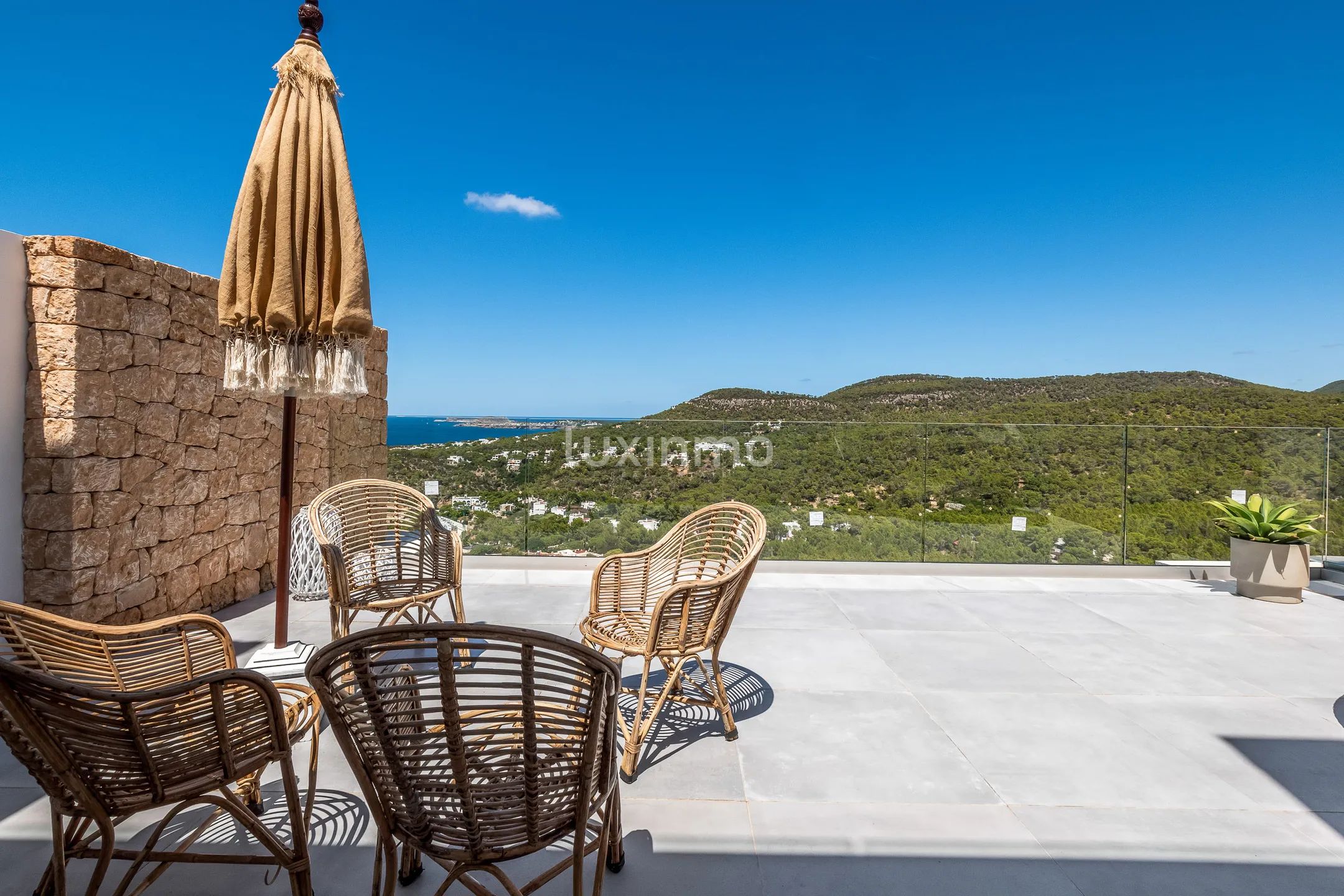 Modern penthouse met uitzicht op zee in Ibiza — photo 25