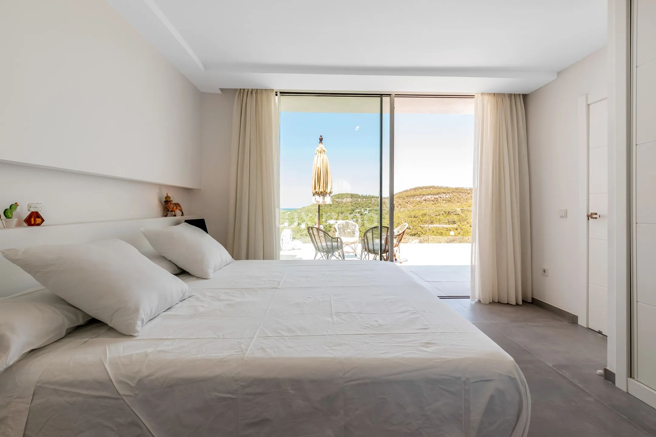 Modern penthouse met uitzicht op zee in Ibiza — photo 20
