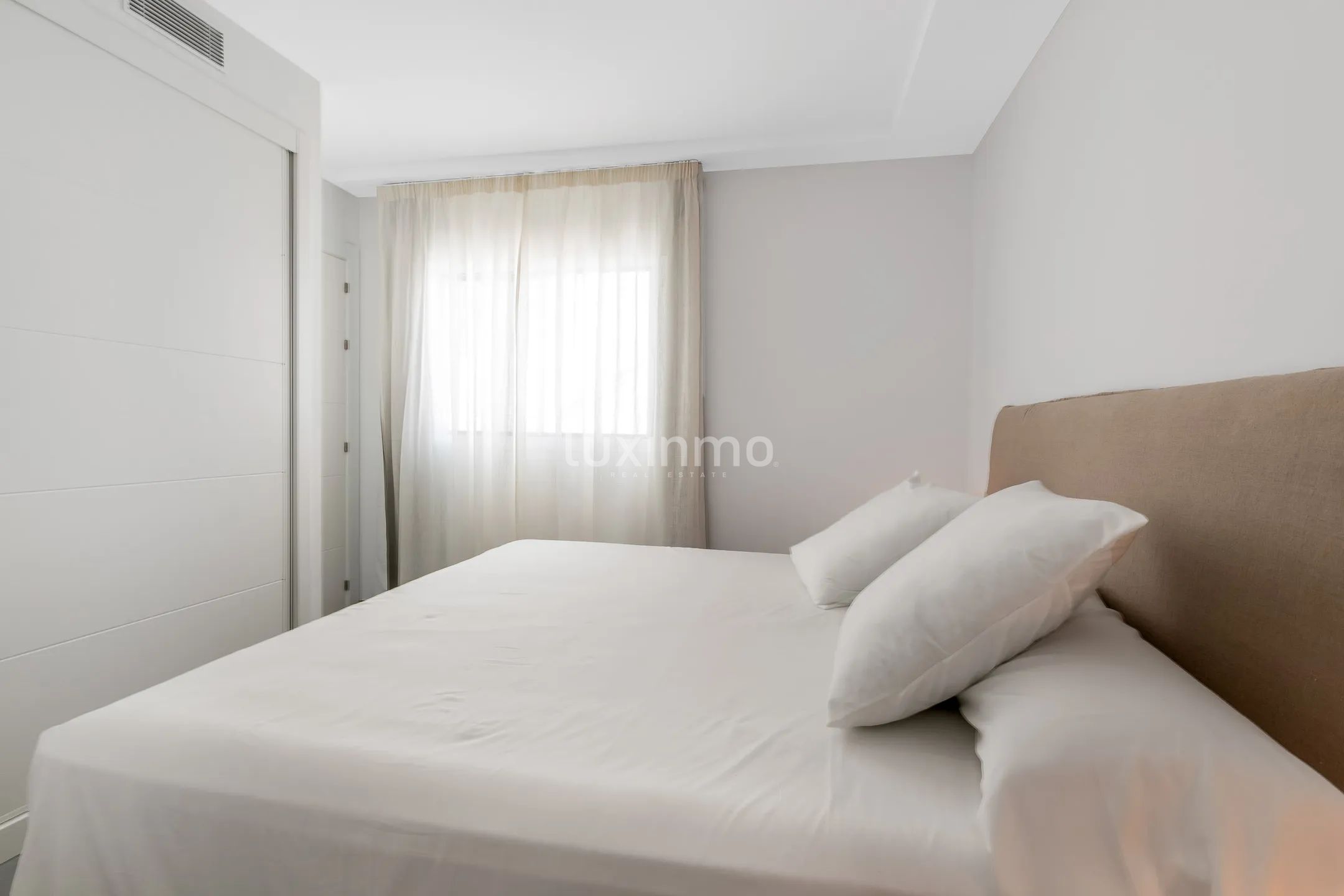 Modern penthouse met uitzicht op zee in Ibiza — photo 21