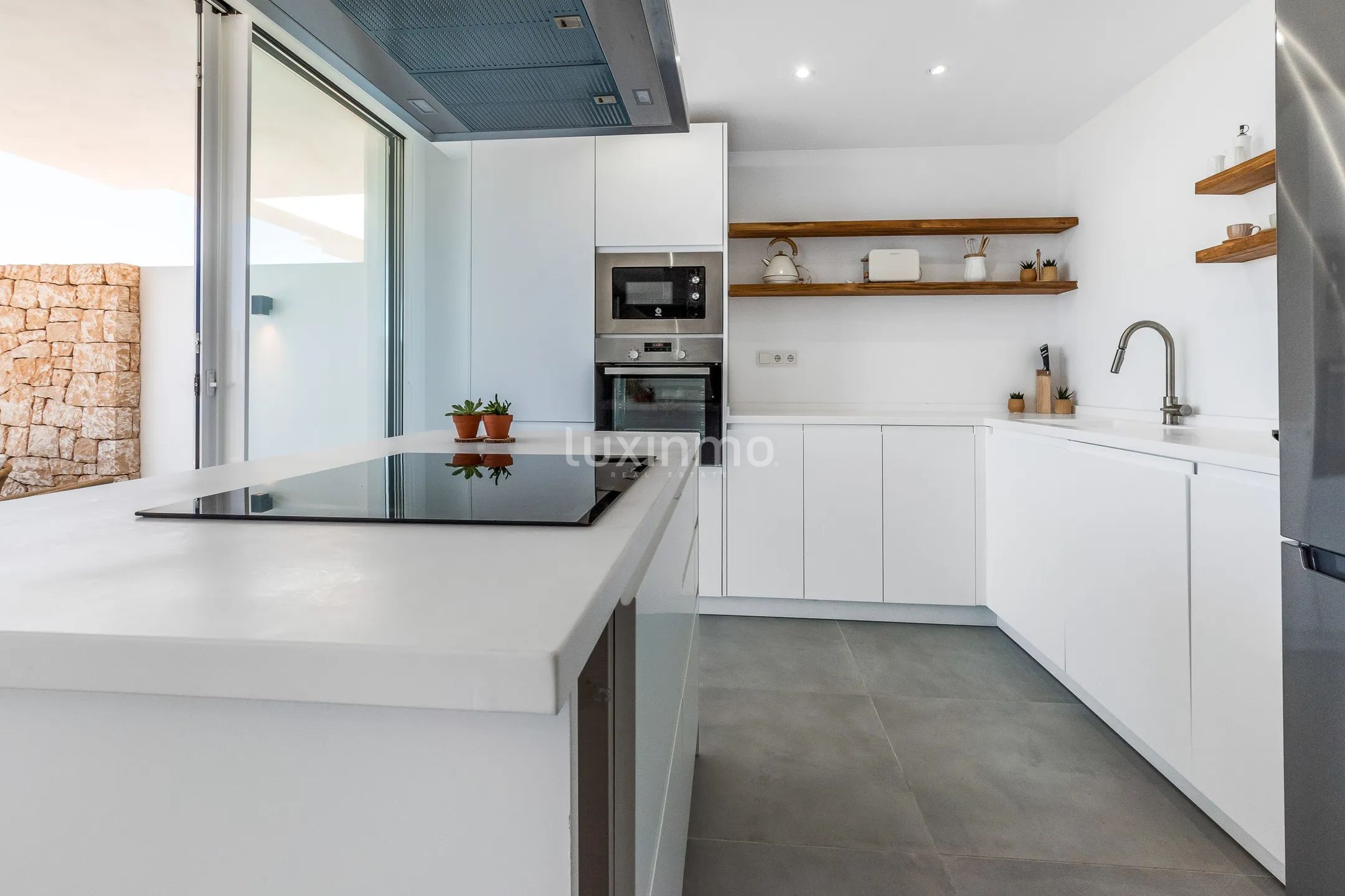 Modern penthouse met uitzicht op zee in Ibiza — photo 11