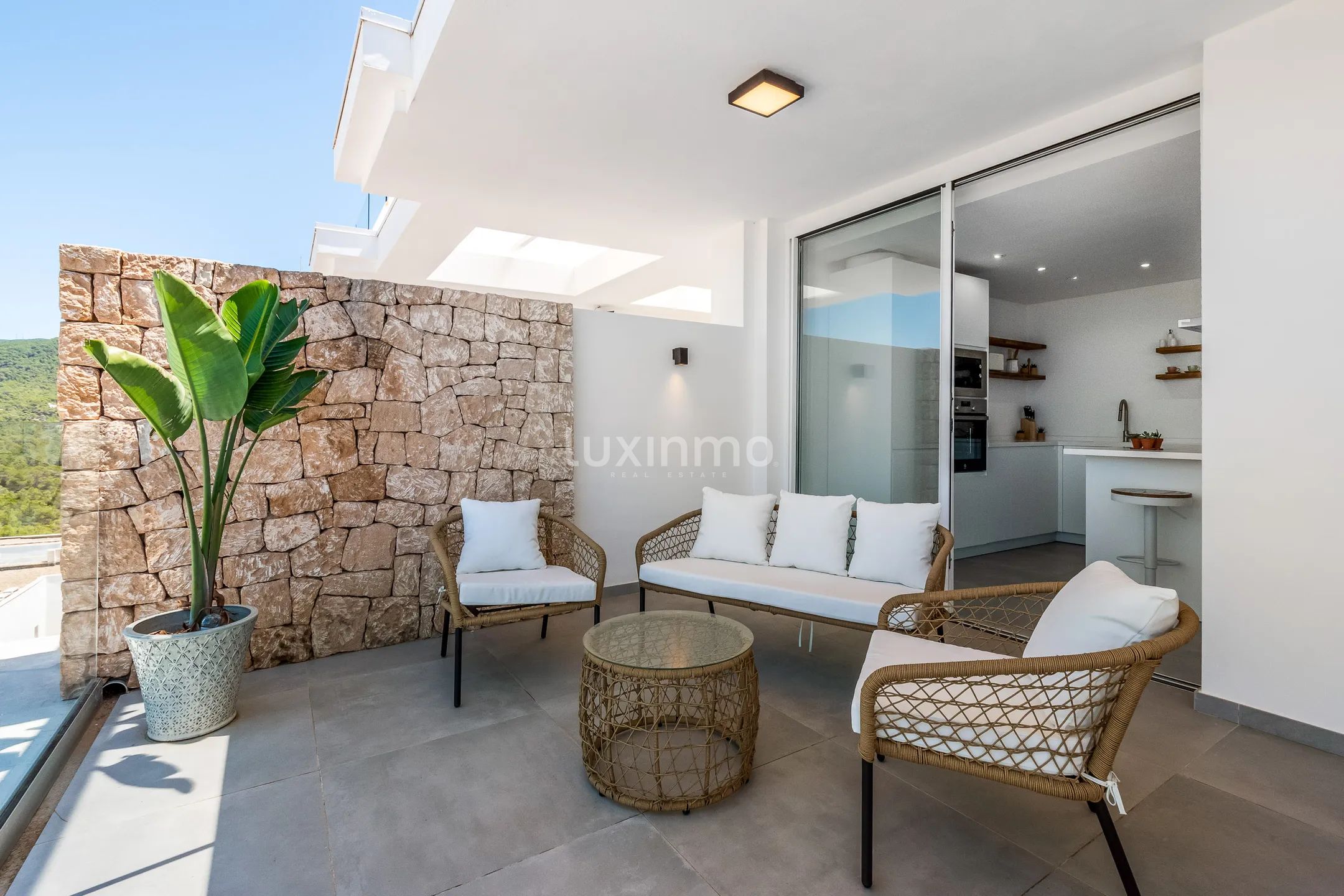 Modern penthouse met uitzicht op zee in Ibiza — photo 14