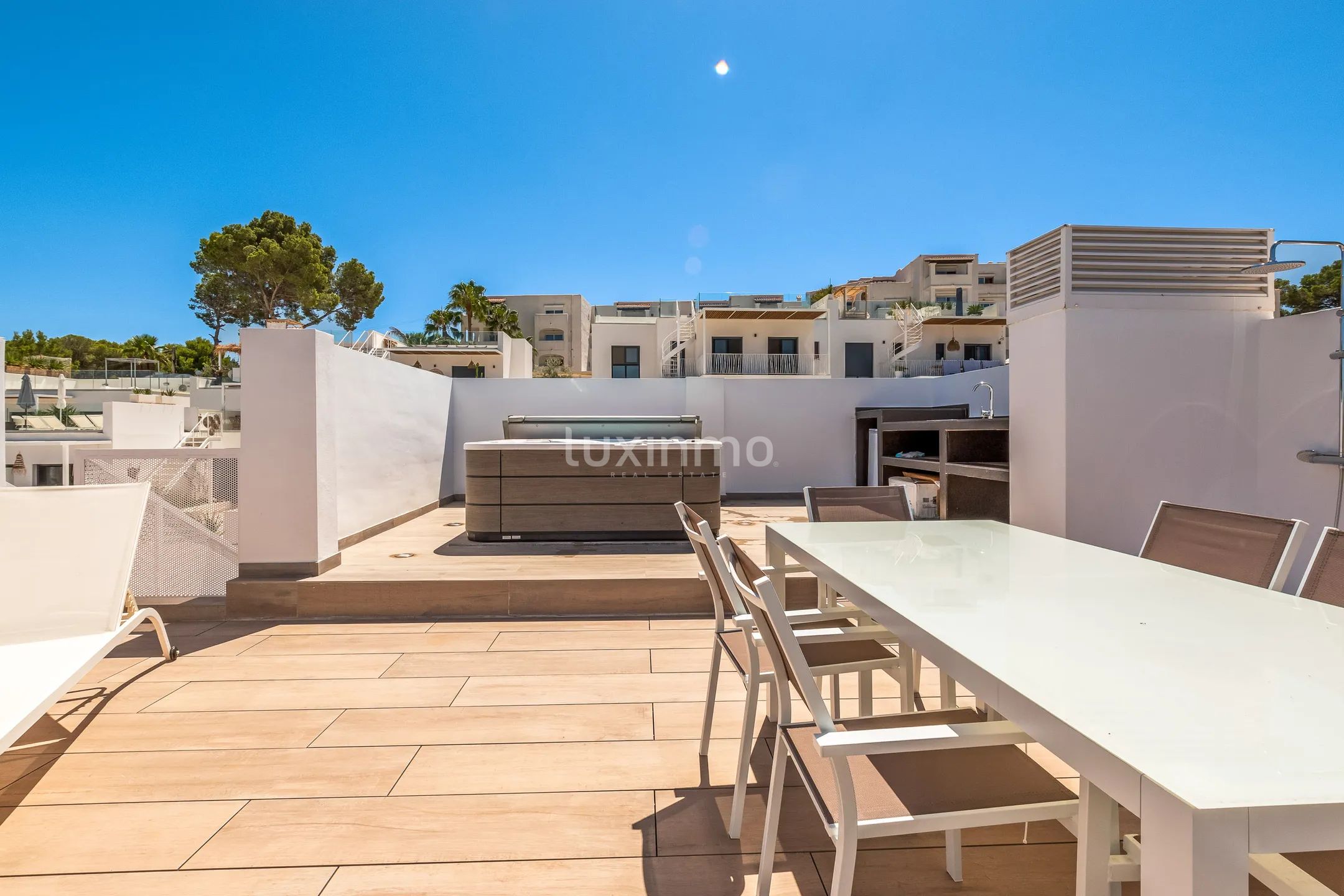 Modern penthouse met uitzicht op zee in Ibiza — photo 26