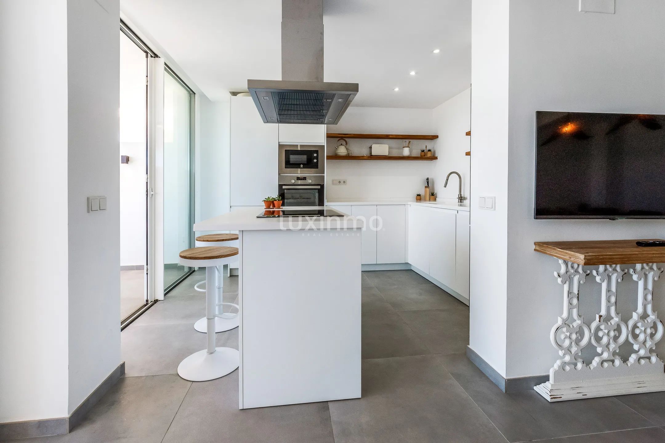 Modern penthouse met uitzicht op zee in Ibiza — photo 12