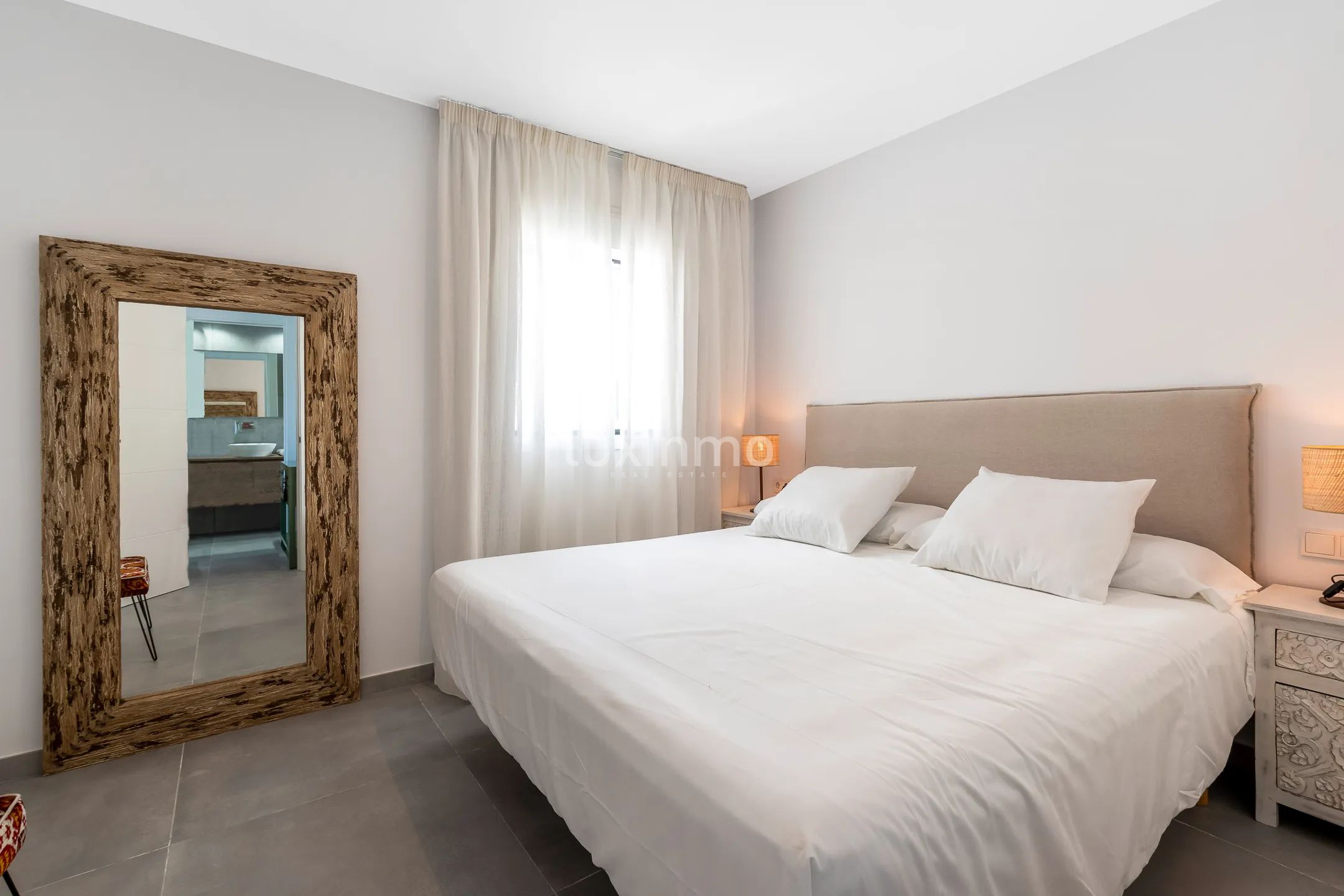 Modern penthouse met uitzicht op zee in Ibiza — photo 17