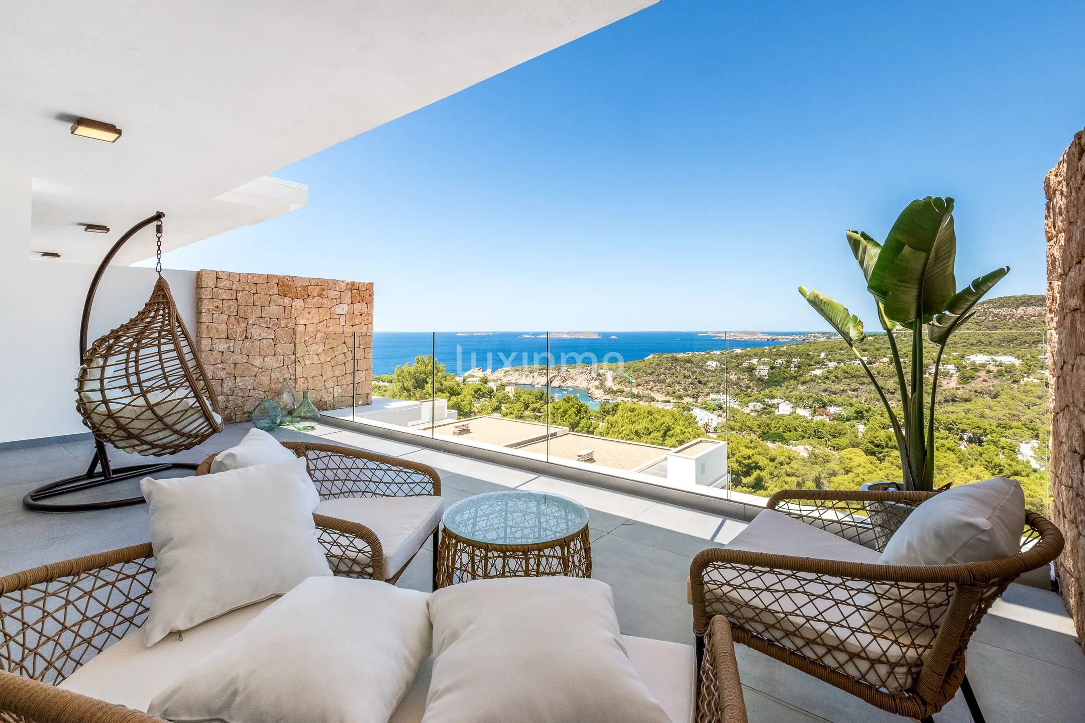 Modern penthouse met uitzicht op zee in Ibiza — photo 1