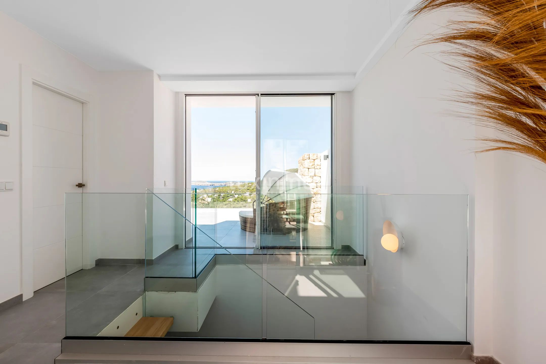 Modern penthouse met uitzicht op zee in Ibiza — photo 19