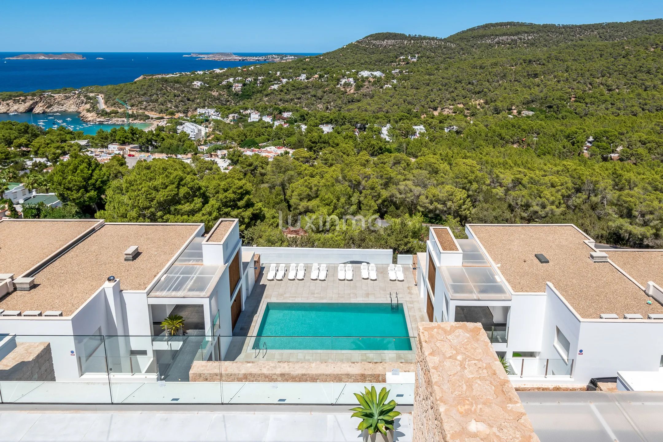 Modern penthouse met uitzicht op zee in Ibiza — photo 28