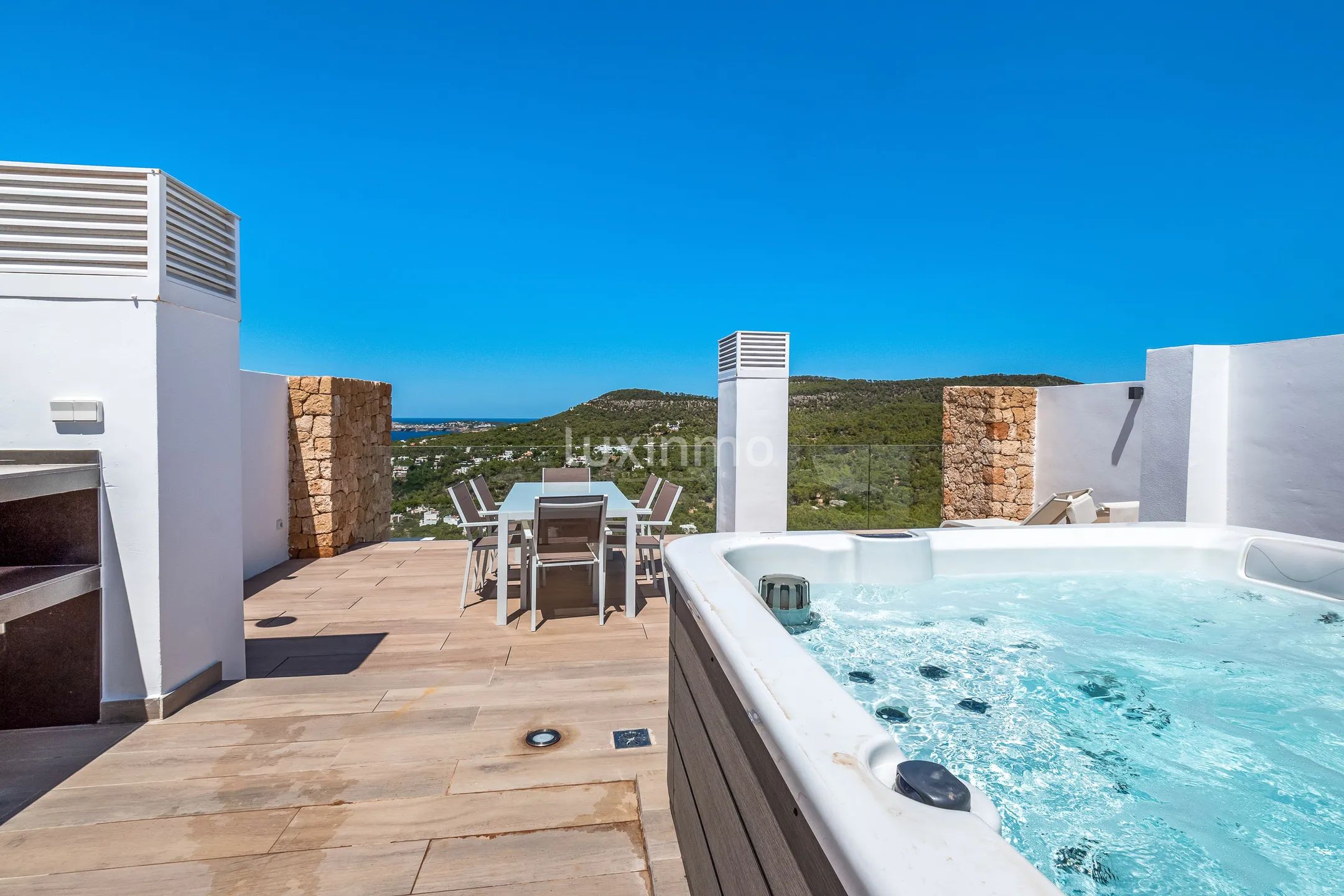 Modern penthouse met uitzicht op zee in Ibiza — photo 2
