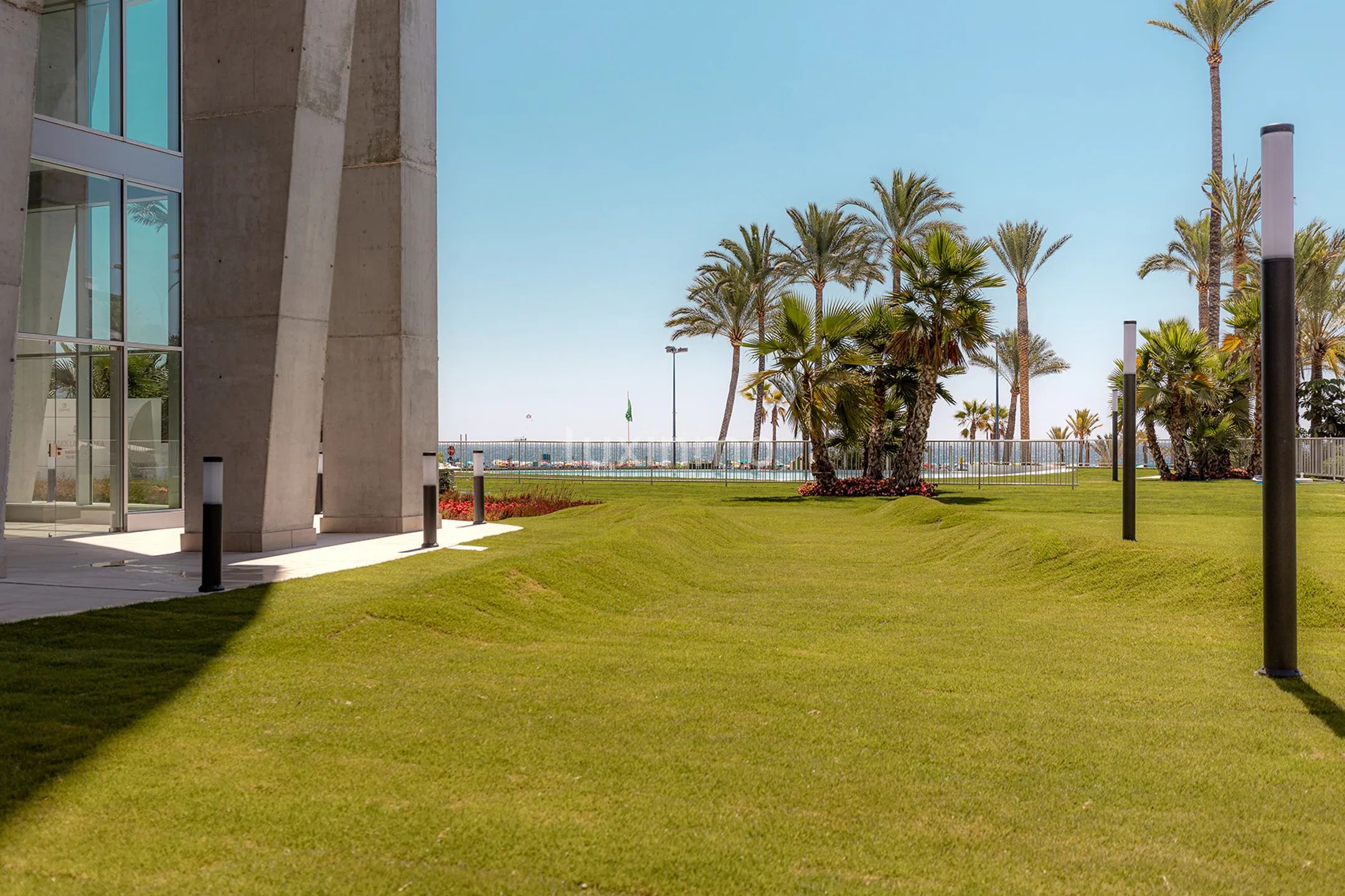 Unique apartments on the beachfront in Delfin Tower Benidorm — photo 33