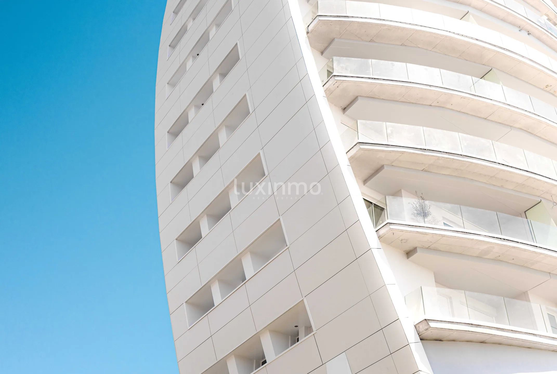 Unique apartments on the beachfront in Delfin Tower Benidorm — photo 34