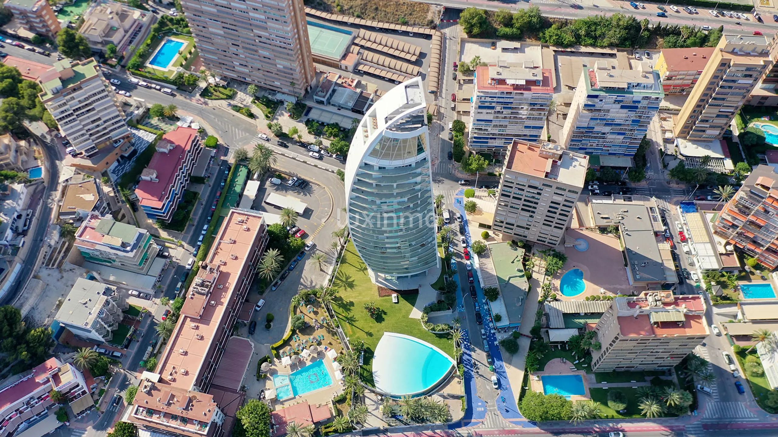 Unique apartments on the beachfront in Delfin Tower Benidorm — photo 35