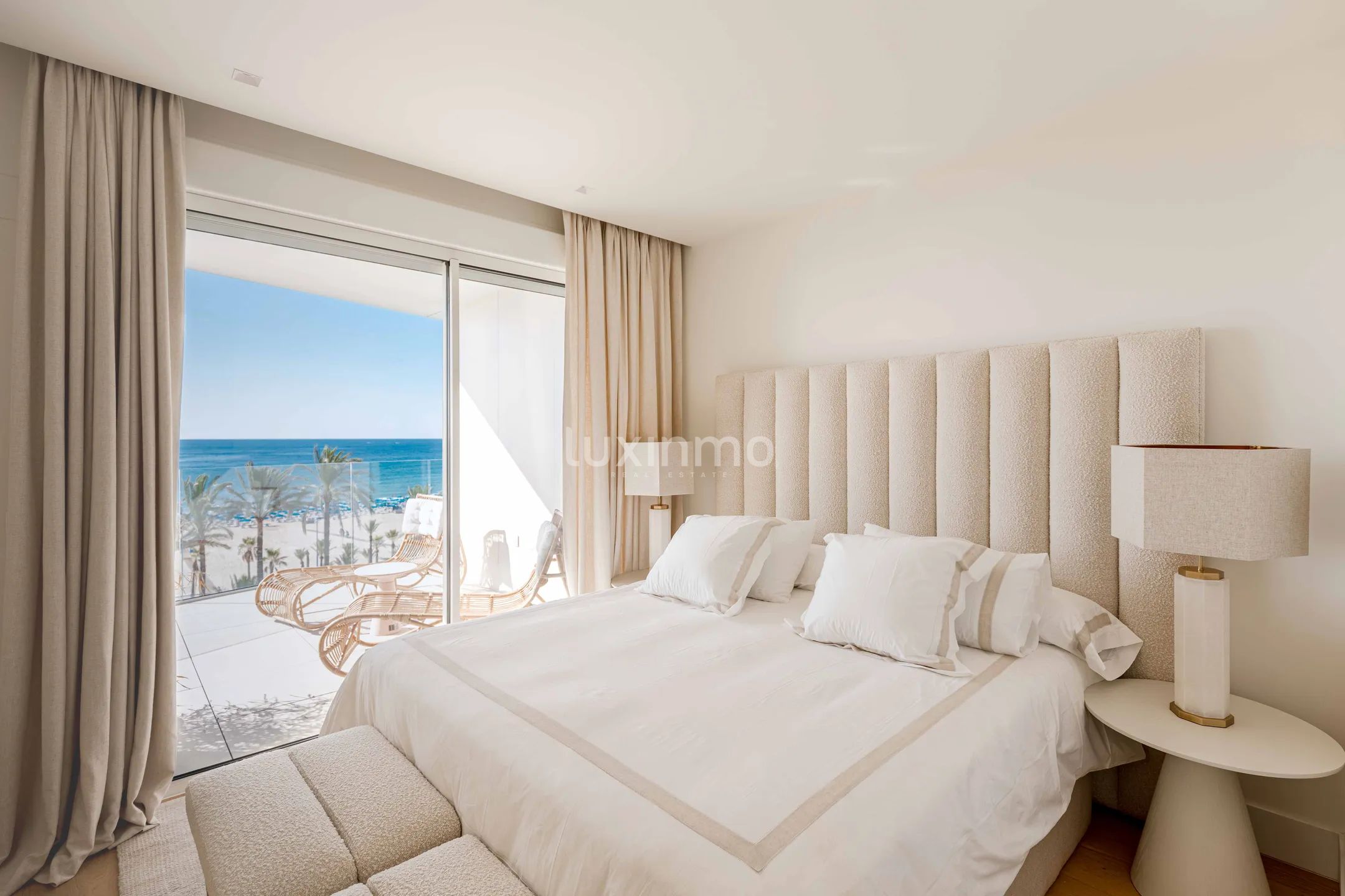 Unique apartments on the beachfront in Delfin Tower Benidorm — photo 15