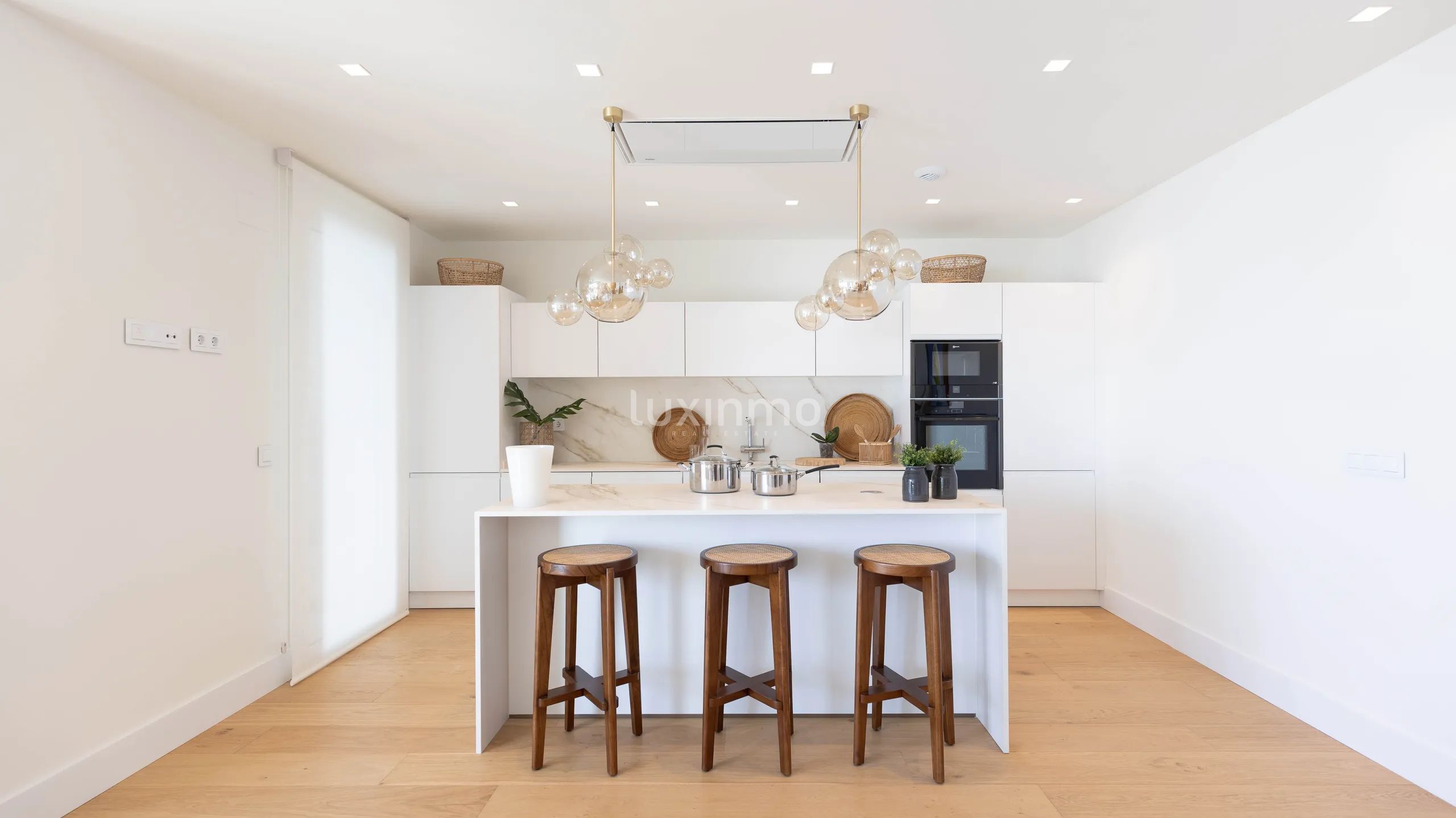 Unique apartments on the beachfront in Delfin Tower Benidorm — photo 11