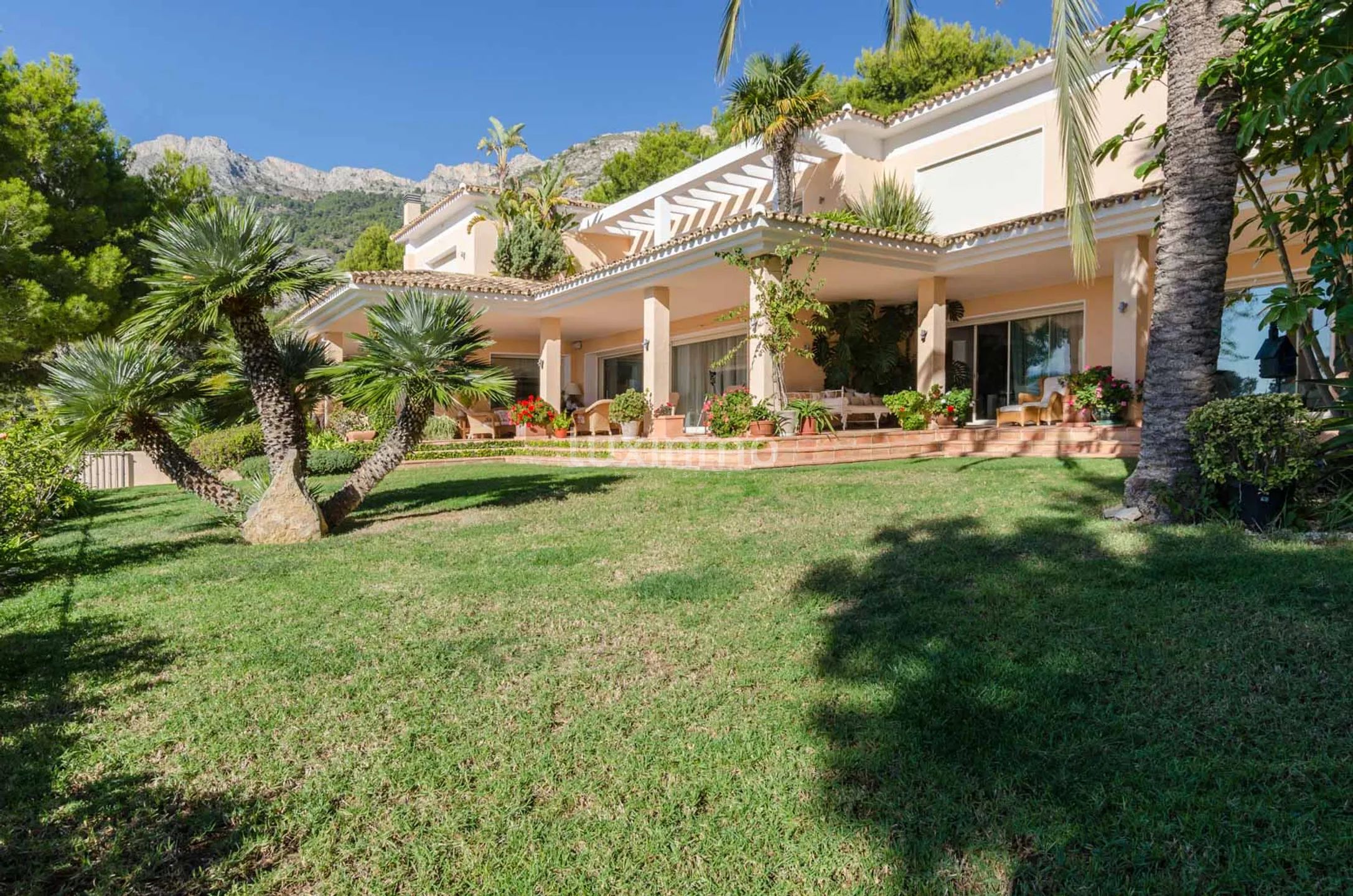 Villa in koloniale stijl in Altea Hills met uitzicht op zee — photo 17