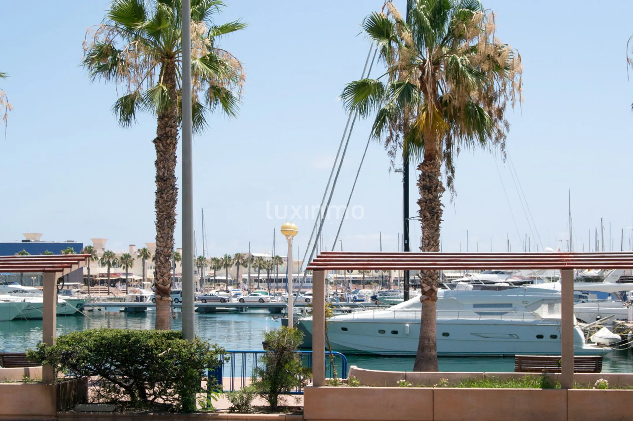 Prachtvolles Eck-Penthouse auf der Esplanade von Alicante — photo 40