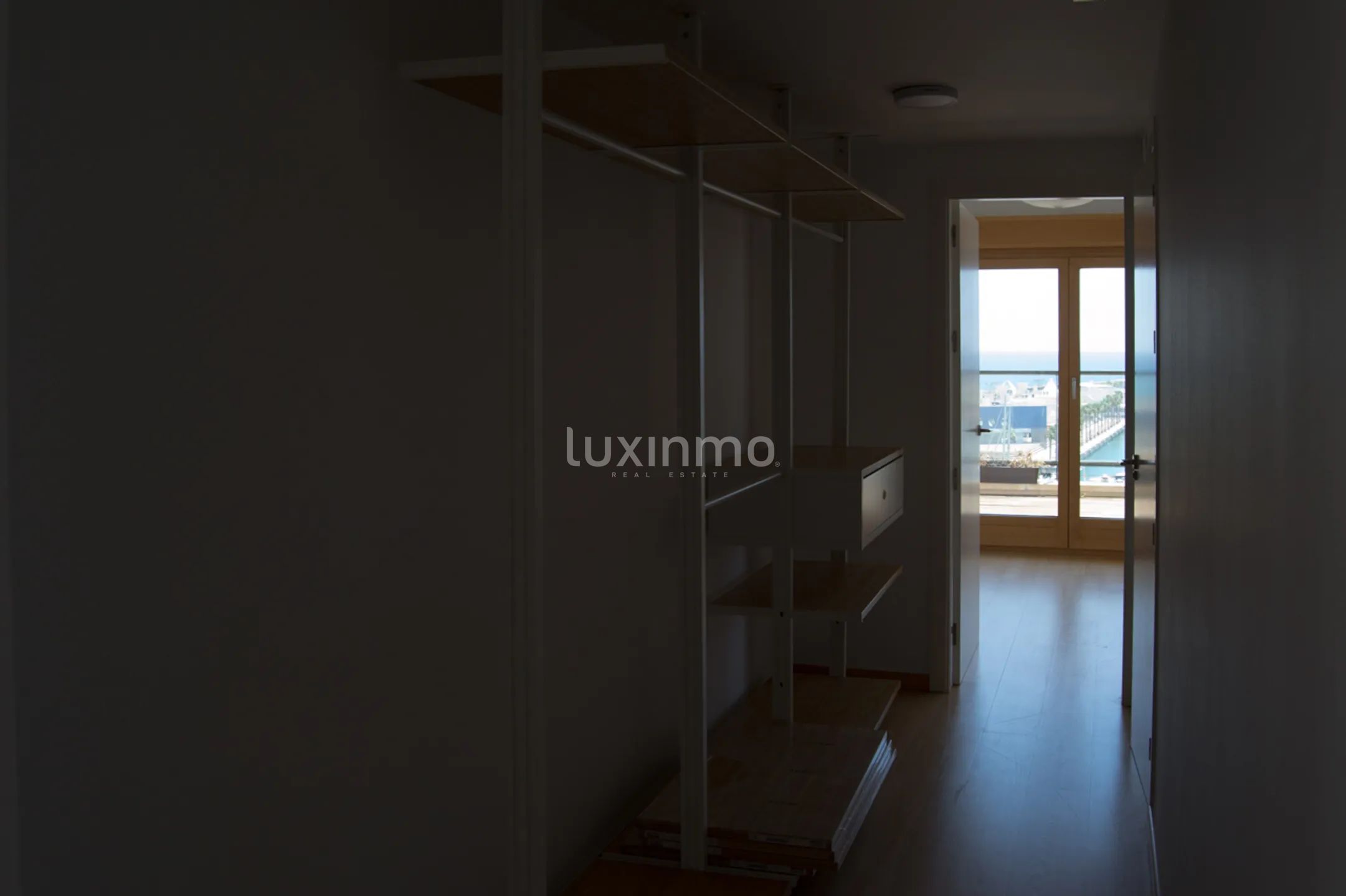 Prachtvolles Eck-Penthouse auf der Esplanade von Alicante — photo 27