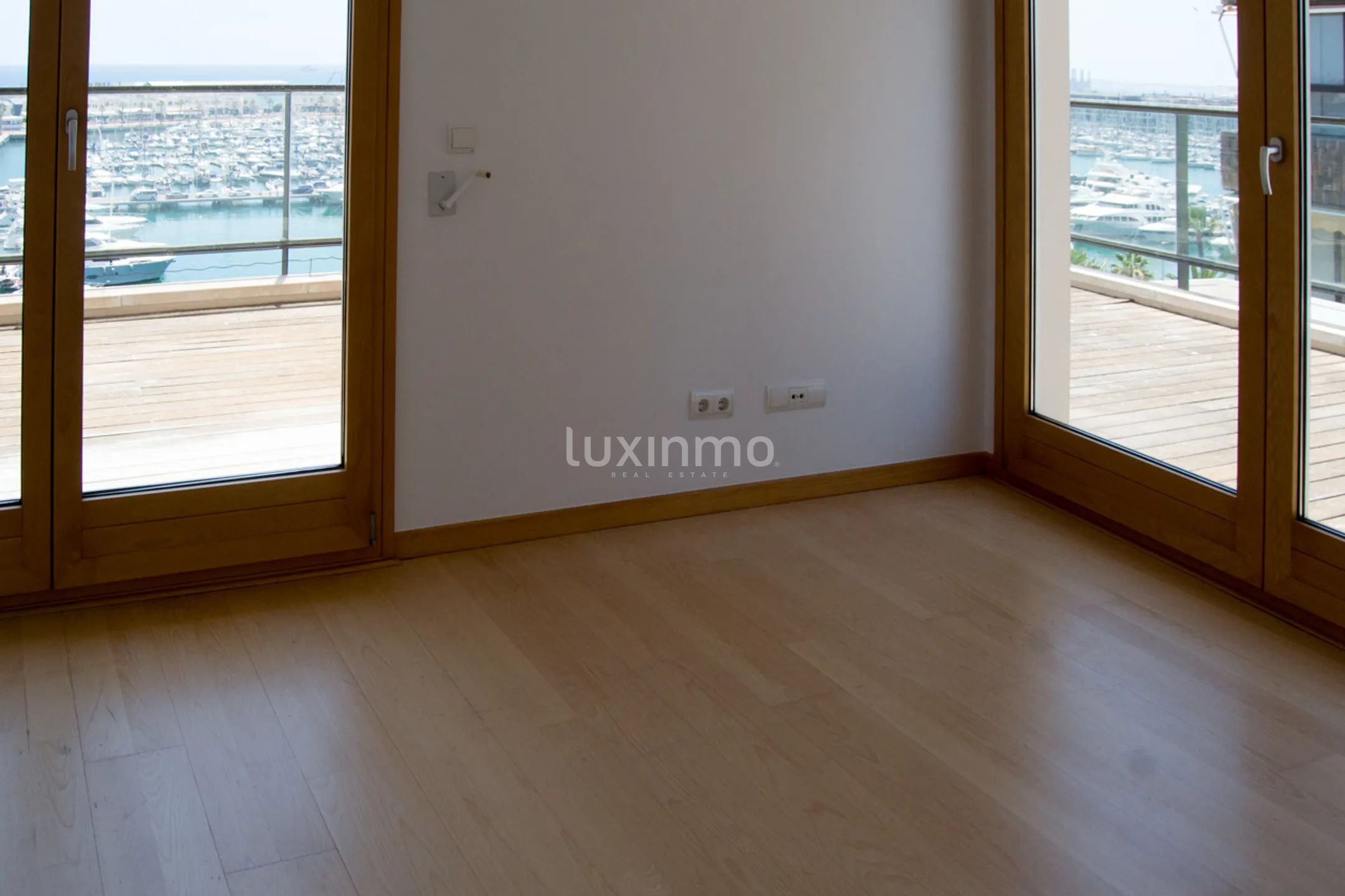 Prachtvolles Eck-Penthouse auf der Esplanade von Alicante — photo 31